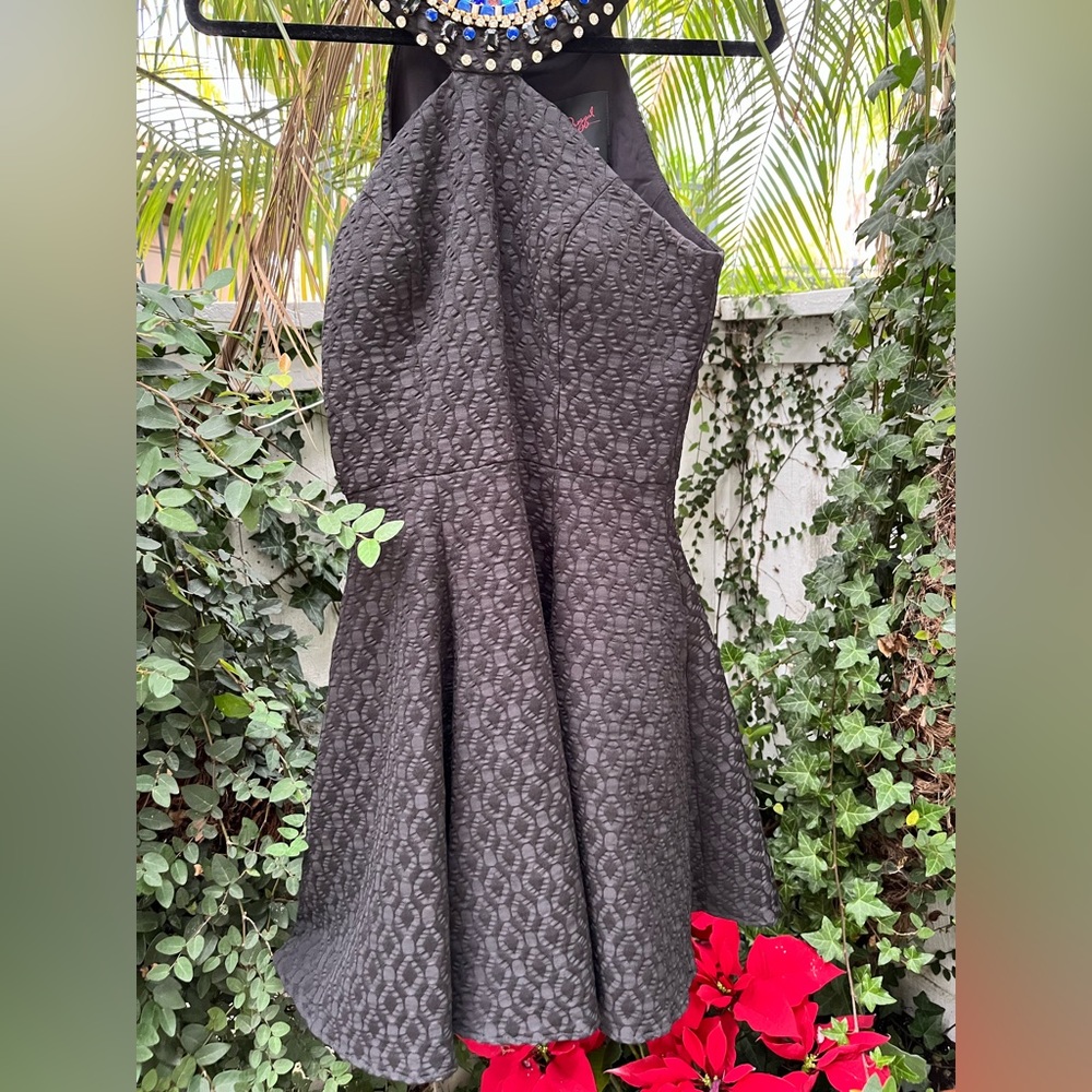 Juniors size 4 fancy macduggal midi dress